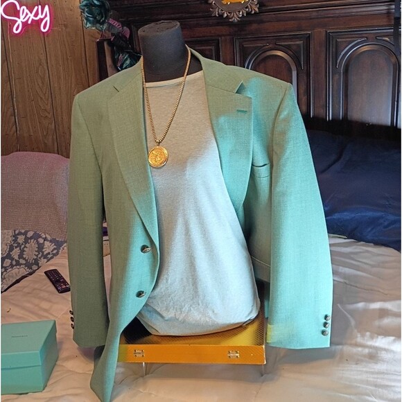 Green Sport Coat with Modern Cut and Notched Lapels - Picture 1 of 16